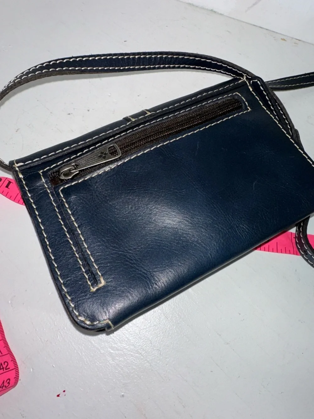 Patricia Nash navy leather crossbody clutch - Picture 6 of 7